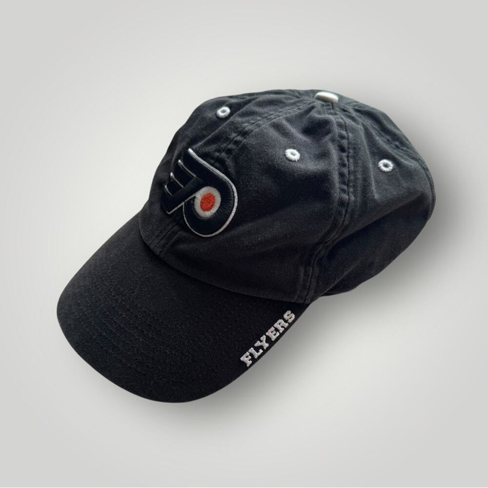 Vintage Y2K Black Distressed Philadelphia Flyers NHL Hockey Cap Embroidered Logo
